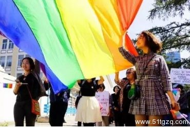 性感男演员出柜：我是纯0？蒙古国都举行骄傲巡游了！ - 51虹马