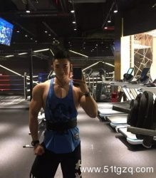 看点∣185极品天菜筋肉健男 一晚能撩出10万块的东北小伙 - 51虹马