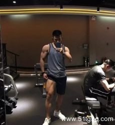 看点∣185极品天菜筋肉健男 一晚能撩出10万块的东北小伙 - 51虹马