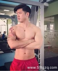 新加坡小受好可爱，傻傻的、萌萌哒、还有一副好身材！ - 51虹马