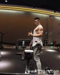 看点∣185极品天菜筋肉健男 一晚能撩出10万块的东北小伙 - 51虹马