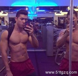 新加坡小受好可爱，傻傻的、萌萌哒、还有一副好身材！ - 51虹马