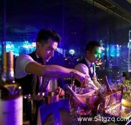 酷帅调酒师，真实身份却是...... - 51虹马