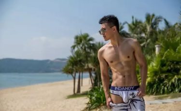 00后爱上90后已婚男，他妈不同意离婚。 - 51虹马