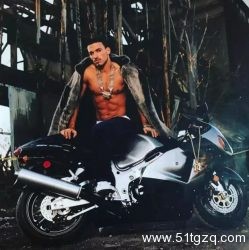 性感男演员出柜：我是纯0？蒙古国都举行骄傲巡游了！ - 51虹马