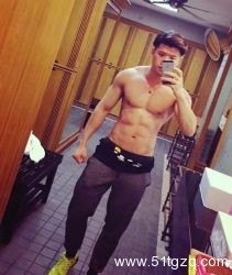 新加坡小受好可爱，傻傻的、萌萌哒、还有一副好身材！ - 51虹马