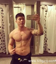 新加坡小受好可爱，傻傻的、萌萌哒、还有一副好身材！ - 51虹马