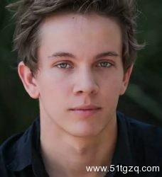 《演讲辩论社》：高中生怒怼校园“广电”制度 - 51虹马