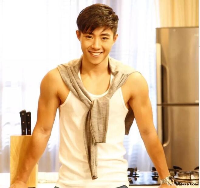 看点∣原味小鲜肉自带美颜效果，超高颜值六块腹肌，嫩的让你上瘾！-51虹马