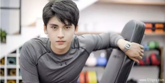 小鲜肉健身男神,人鱼线倒三角,这里有个超级好看的运动小哥等你查收! - 51虹马 小鲜肉健身男神,人鱼线倒三角,这里有个超级好看的运动小哥等你查收! - 51虹马