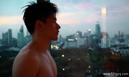 《好男儿》过气明星被扒混圈，出道前竟然还在会所挂牌！-51虹马