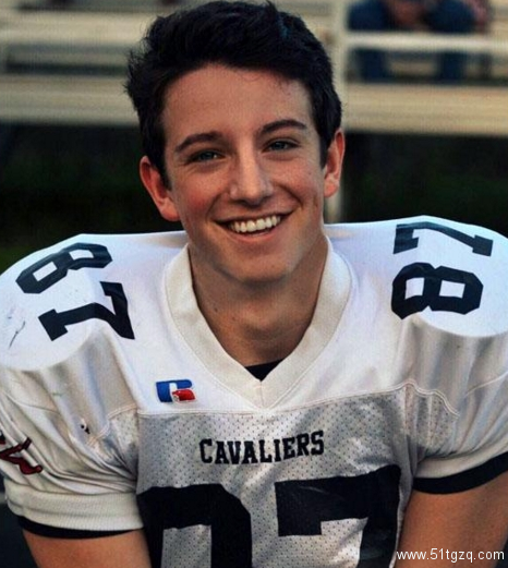 曾在柜内想自杀 从橄榄球员转职啦啦队 - 51虹马 曾在柜内想自杀 从橄榄球员转职啦啦队 - 51虹马