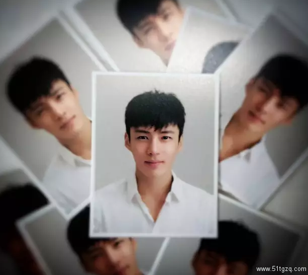 正装Play的大长腿帅气直男，脱掉衣服后腹肌人鱼线，让网友疯狂打Call！-51虹马