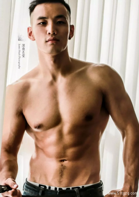 被摄影师宠爱的筋肉大帅哥，是他！-51虹马