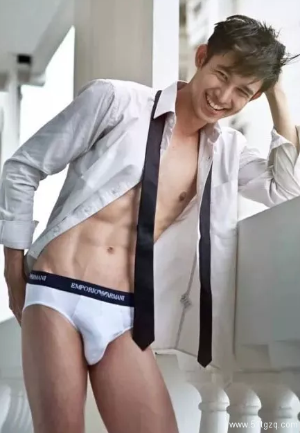 他突然一拔，床单脏了-51虹马