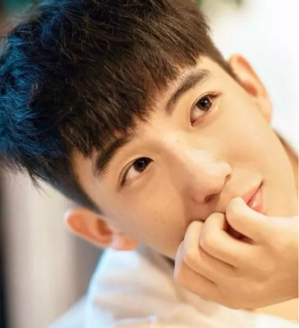 吃可爱多长大的白衣少年，干净而美好的初恋感！－－王安宇-51虹马