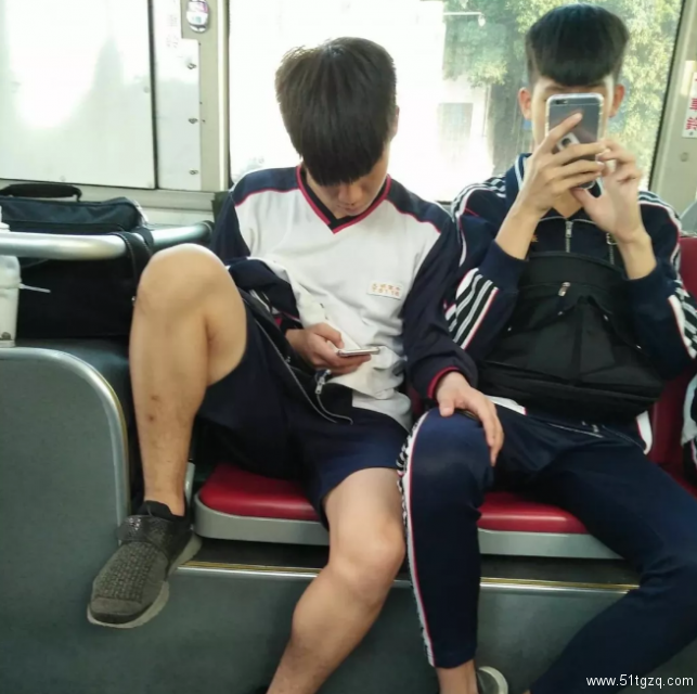 小攻很疼我室友，我很吃醋咋整！-51虹马