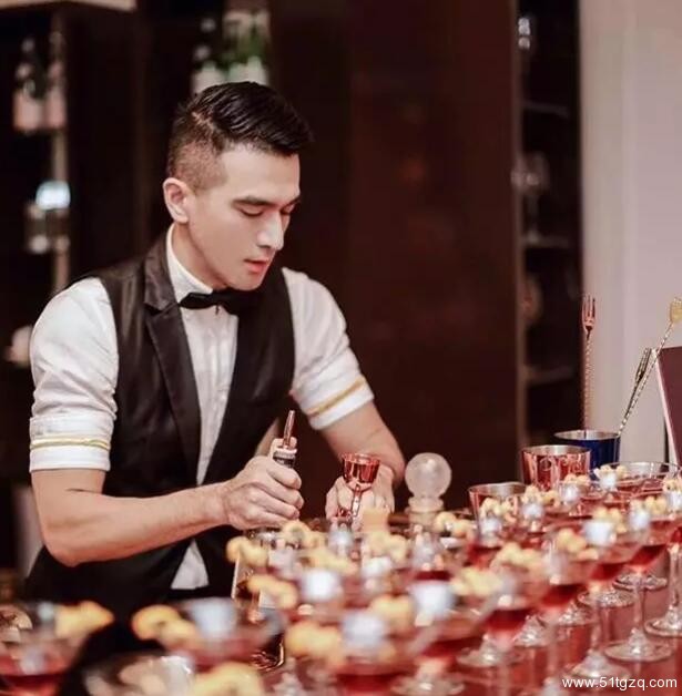 熟男酒保的正装Play，小编醉了！！-51虹马