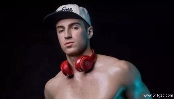 GV男优勇敢自揭，曾在烟嗨过后被多人无T性侵-51虹马