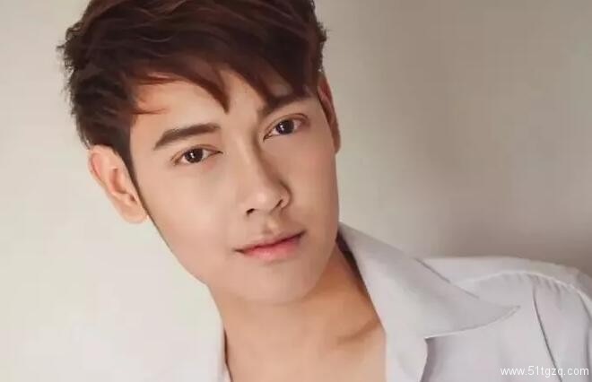 看点∣自带美颜效果的白嫩帅气小鲜肉，除了颜值还有可口的身材！-51虹马