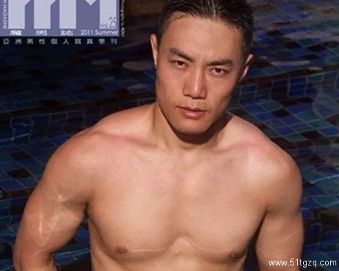 杜达雄男模又下海了,老当益壮的熟男魅力。 - 51虹马 杜达雄男模又下海了,老当益壮的熟男魅力。 - 51虹马