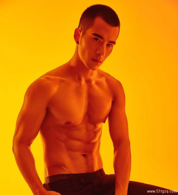 退伍小哥，帅气火入娱乐圈，你看好他吗？ - 51虹马