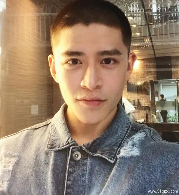 台湾天菜写真书被疯抢，难道是身怀巨物惹的祸？-51虹马