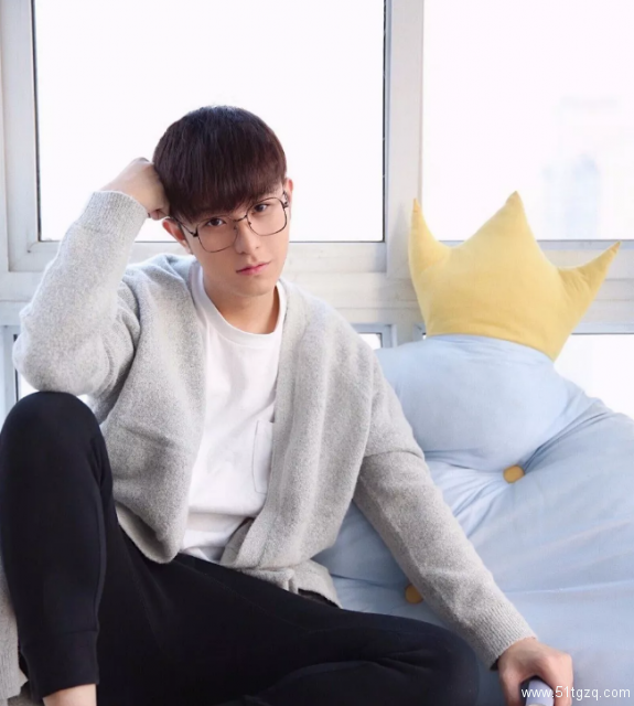 帅哥∣五官俊秀的男生就没有颜值不在线的时候，你缺这样一个学长吗？－－赵星宇-51虹马