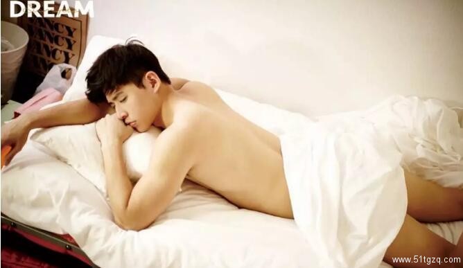 台湾天菜写真书被疯抢，难道是身怀巨物惹的祸？ - 51虹马