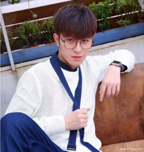 帅哥∣五官俊秀的男生就没有颜值不在线的时候，你缺这样一个学长吗？－－赵星宇 - 51虹马