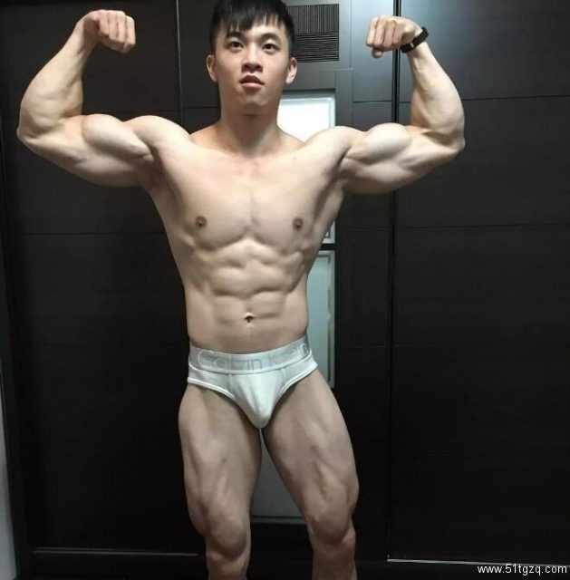 台湾网红直男体育生肌肉写真，身材堪比男模！ - 51虹马