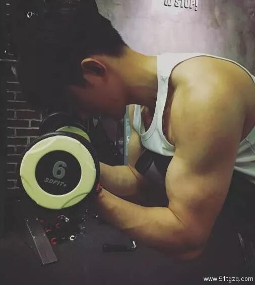 《好男儿》过气明星被扒混圈，出道前竟然还在会所挂牌！ - 51虹马