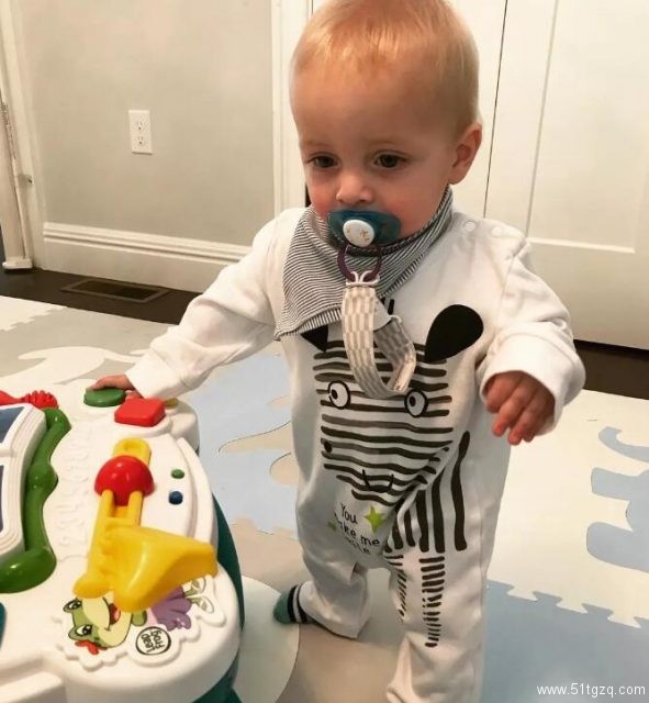 美帝夫夫超幸运 通过代孕即将迎来三胞胎 四个孩子养的过来吗!!! - 51虹马