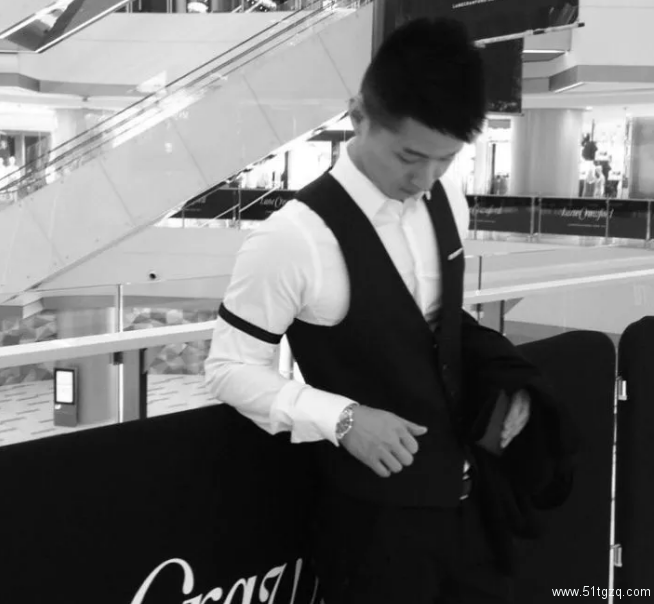 极品运动系肌肉男神，在社交软件里用完美身材疯狂撩粉！ - 51虹马