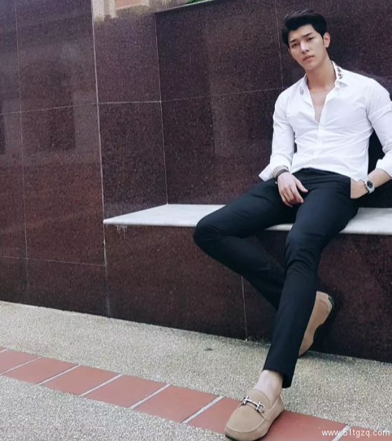 自拍不雅视频网上疯传，偶像男星到警局承认！ - 51虹马