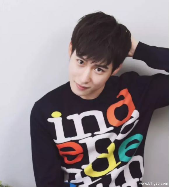 帅哥∣清爽利落比春风还和煦的小哥哥，也能荷尔蒙爆发秀出小腹肌！－－吴昊泽 - 51虹马