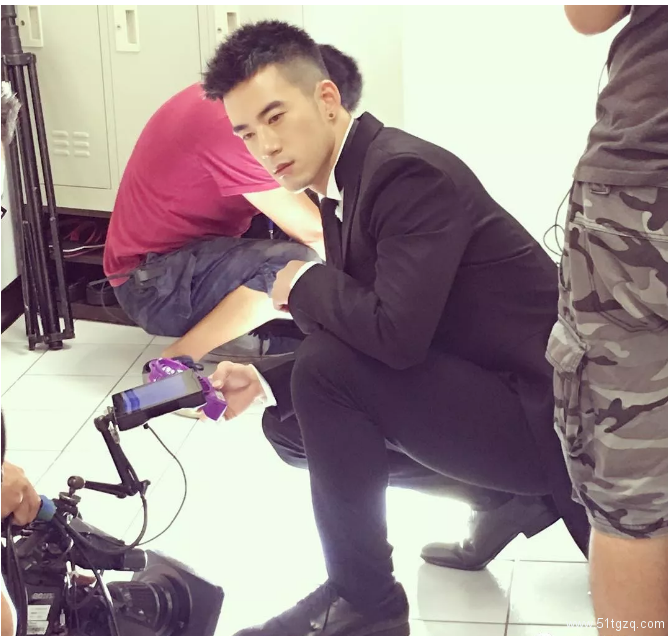 退伍小哥，帅气火入娱乐圈，你看好他吗？ - 51虹马