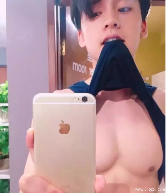 小鲜肉健身男神，人鱼线倒三角，这里有个超级好看的运动小哥等你查收! - 51虹马