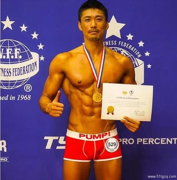 拥有世界级Body的狂放大叔，年少也是清新鲜肉过 - 51虹马