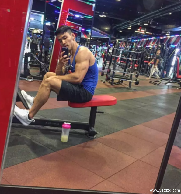 被摄影师宠爱的筋肉大帅哥，是他！ - 51虹马