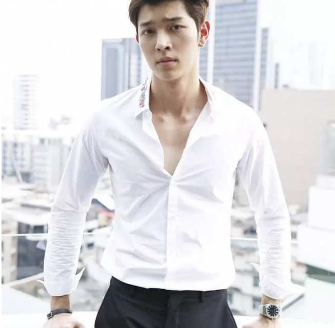 自拍不雅视频网上疯传，偶像男星到警局承认！ - 51虹马