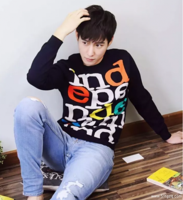 帅哥∣清爽利落比春风还和煦的小哥哥，也能荷尔蒙爆发秀出小腹肌！－－吴昊泽 - 51虹马