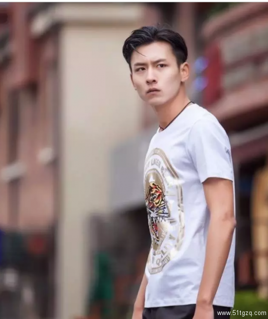 1米88运动型腹肌男生，高颜值大长腿！ - 51虹马