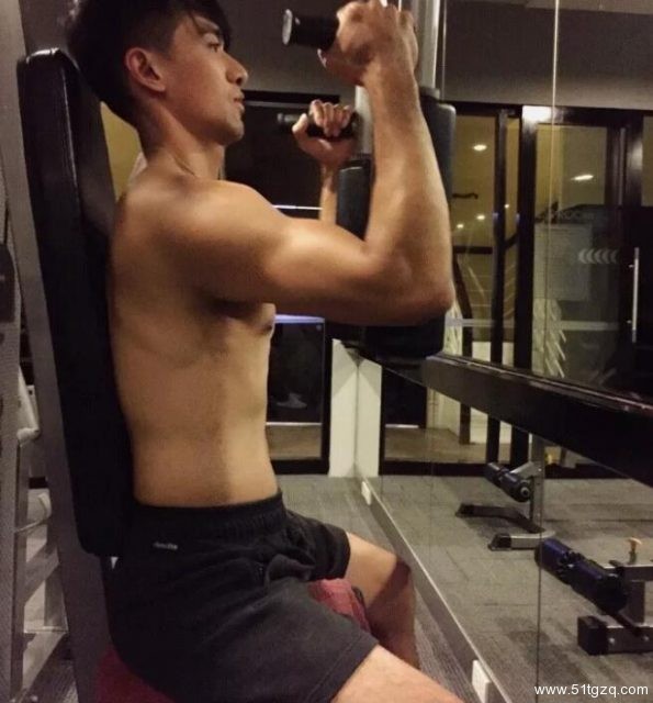 熟男酒保的正装Play，小编醉了！！ - 51虹马