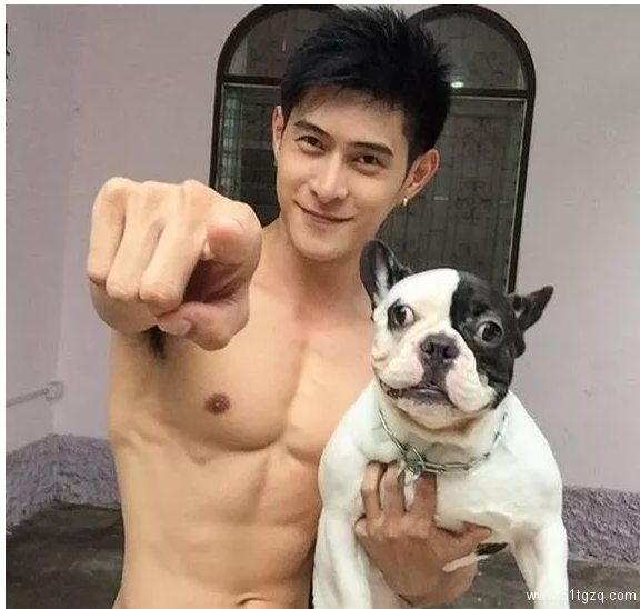 靠六块腹肌毁掉童年的肌肉版哆啦A梦，又拍写真啦！ - 51虹马