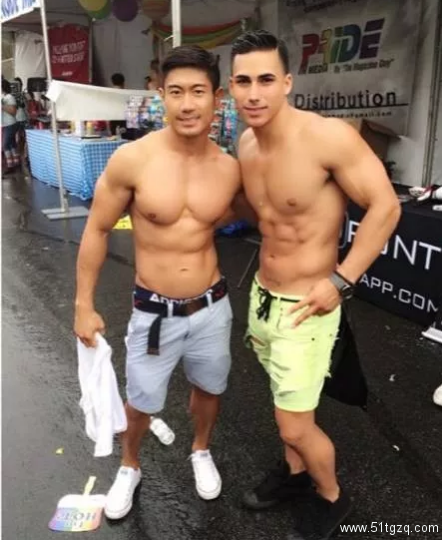 杜达雄男模又下海了，老当益壮的熟男魅力。 - 51虹马