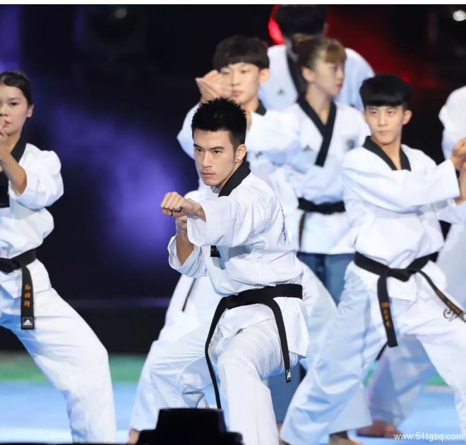 退伍小哥,帅气火入娱乐圈,你看好他吗? - 51虹马 退伍小哥,帅气火入娱乐圈,你看好他吗? - 51虹马