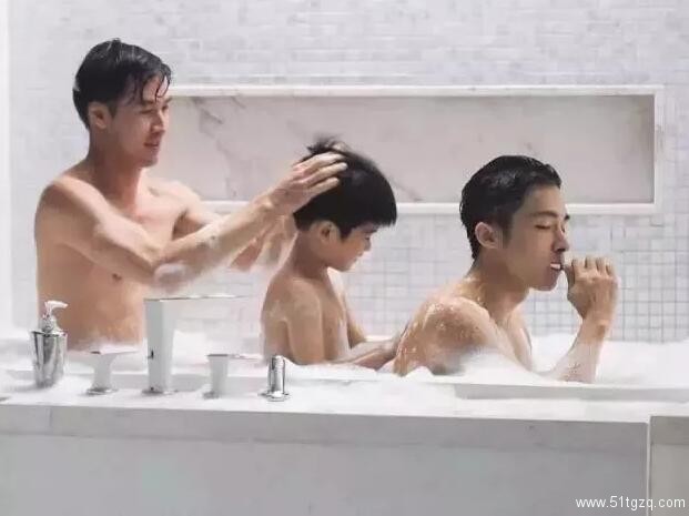 帅“爸爸”运动小短裤下果然藏着巨物 - 51虹马