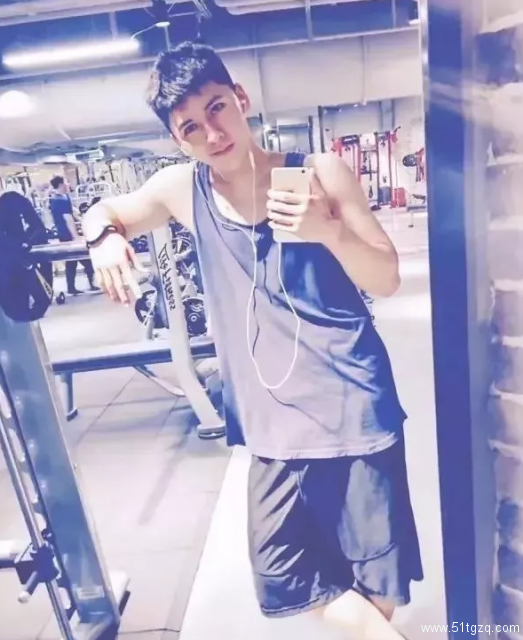 小鲜肉健身男神，人鱼线倒三角，这里有个超级好看的运动小哥等你查收! - 51虹马