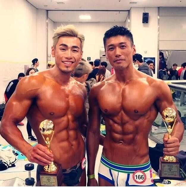 拥有世界级Body的狂放大叔，年少也是清新鲜肉过 - 51虹马